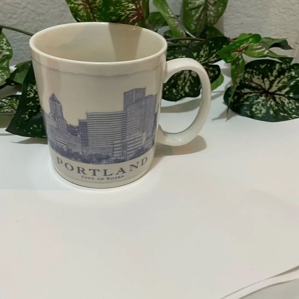 Starbucks city of roses Portland coffee mug B1